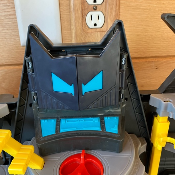 2012 imaginext Batman house - Picture 8 of 11